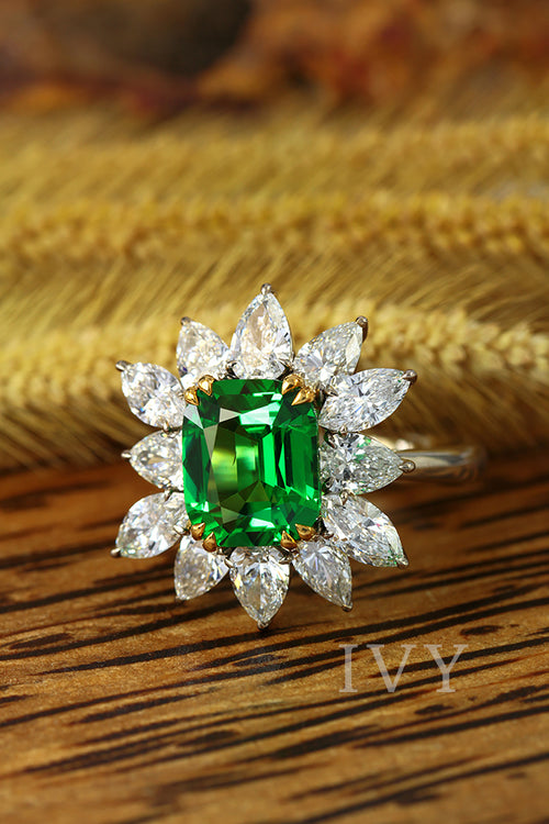 Soleil Vert Ring with Tsavorite and Diamond