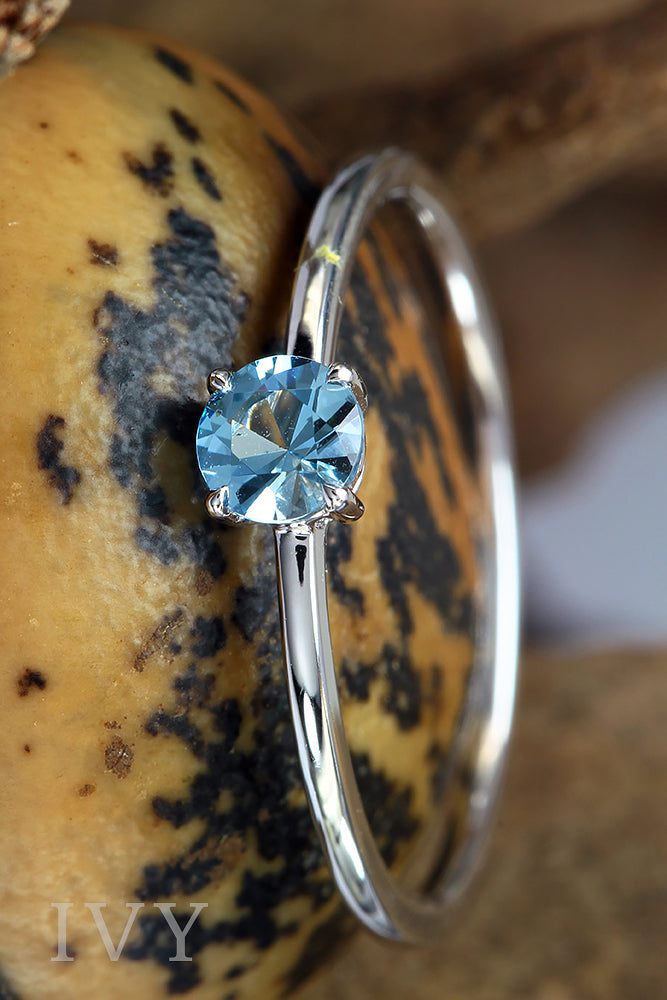 Solo Ring with Aquamarine